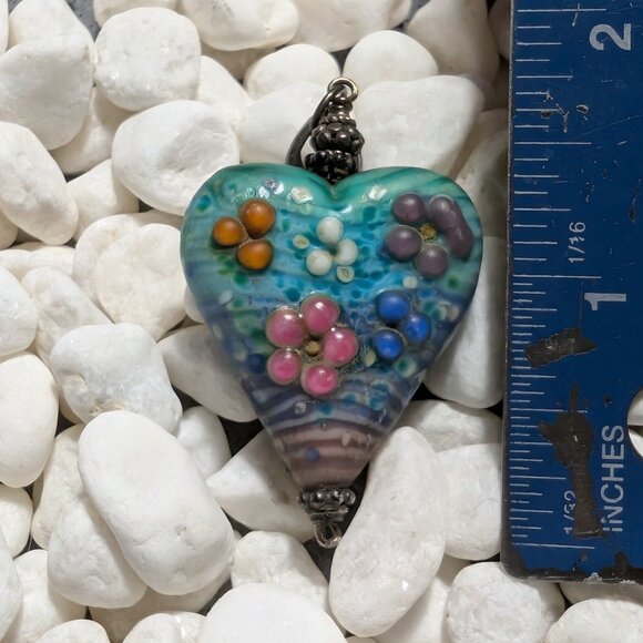 Vintage 90s Handmade Glass Lampwork Bead - Murano Glass - Blue Heart w/Flowers - Picture 2 of 4